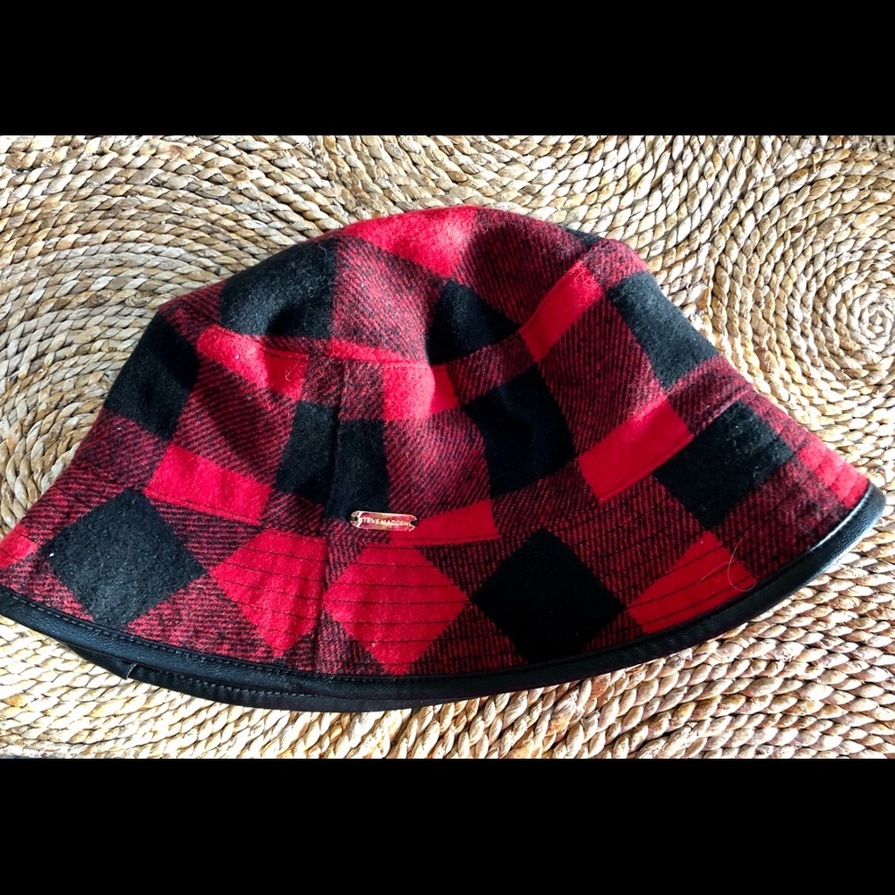 Steve Madden plaid reversible bucket hat